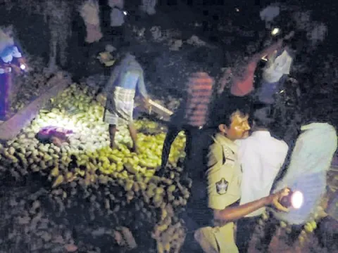 Ten killed as truck falls in valley - Sakshi
