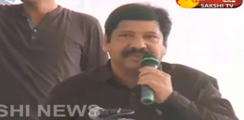 YSRCP Leader Jogi Ramesh Slams AP CM Chandrababu Over Navanirmana Deeksha - Sakshi