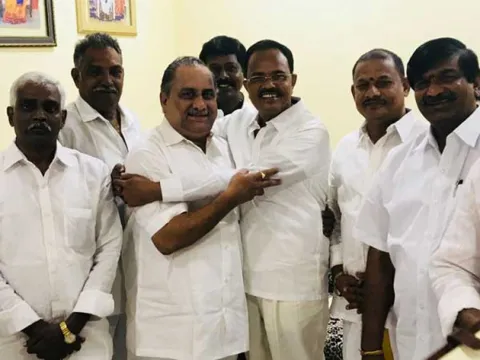 Kapu Leader Mudragada Padmanabham Meets Motkupalli Narasimhulu - Sakshi