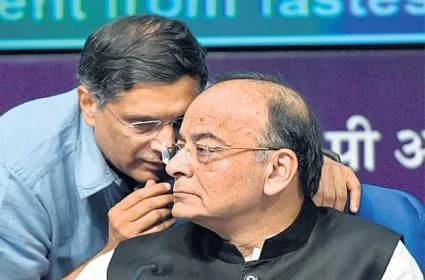 Arvind Subramanian resigns as Chief Economic Adviser - Sakshi