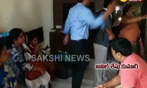 wife catches her husband Red-handed in Second Wife House - Sakshi
