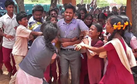 TN students refuse to accept their teachers transfer, love and tears overflow - Sakshi