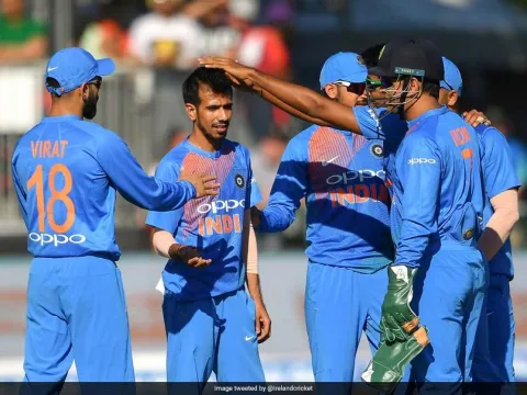 India thrash Ireland by 76 runs - Sakshi
