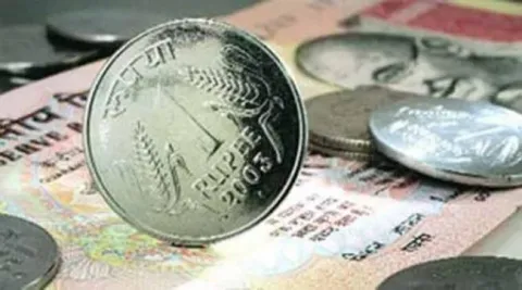 Rupee hits record low of 69.01 against US dollar - Sakshi