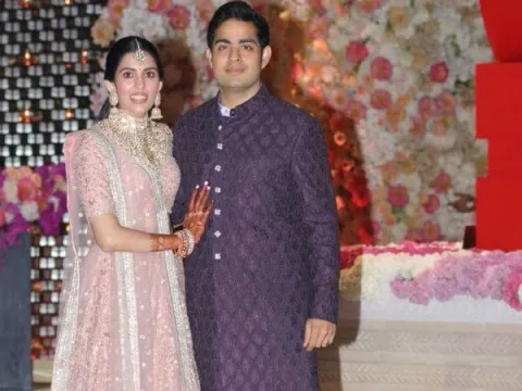 Akash Ambani-Shloka Mehta Mehendi ceremony - Sakshi