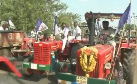 YSRCP Tracrors Rally in Kadapa Over Rajoli Dam Construction - Sakshi