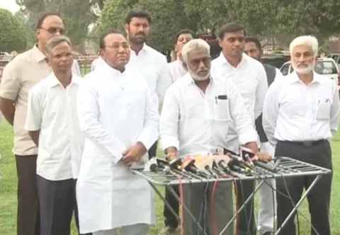 YSRCP MPs Slams AP CM Chandrababu Over Resignations - Sakshi