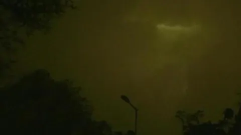 Dust Storm And Huge Winds Hit Delhi - Sakshi
