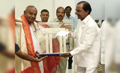 JDS President Deve Gowda Meeting With Telangana CM KCR - Sakshi