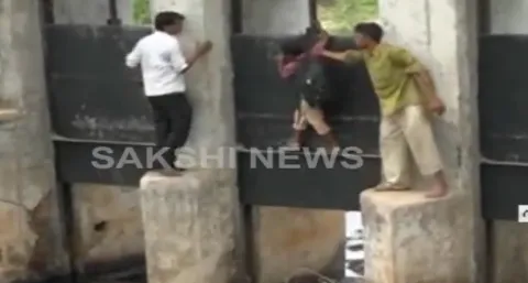 Gujarat locals risk lives, cross canal through collapsed bridge - Sakshi