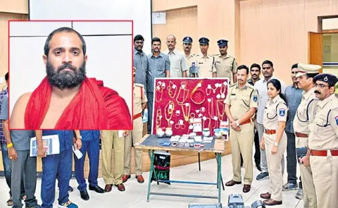 Fake baba arrested for Cheating people in Hyderabad - Sakshi