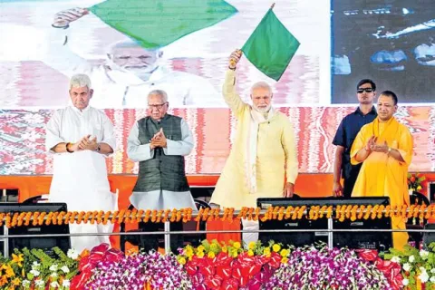 PM Modi attacks Congress on triple talaq - Sakshi