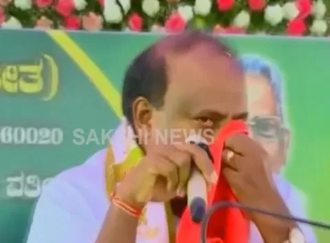 Not Happy Being CM- Teary-Eyed Kumaraswamy to Party Workers - Sakshi