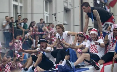 Croatia World Cup team get hero's welcome in Zagreb - Sakshi