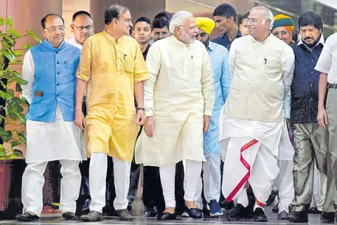 PM Narendra Modi seeks oppositions cooperation in Parliament session - Sakshi