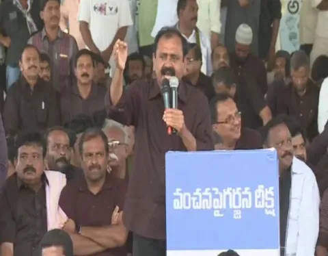 ysrcp Leader Bhumana Karunakar Reddy Slams Chandrababu at Vanchana Deeksha in Anantapur - Sakshi