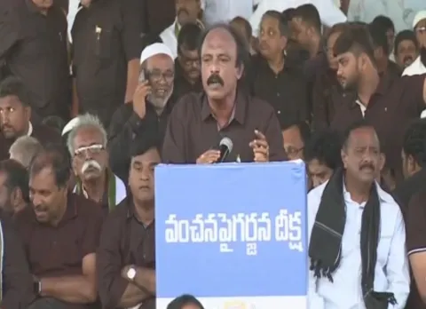 YSRCP MLA Viswswar Reddy Slams Chandrababu Over Special Status at Vanchana Garjana - Sakshi