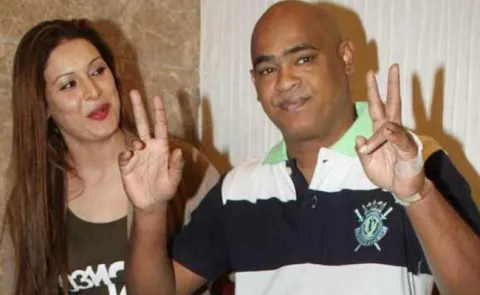 Ex-cricketer Vinod Kamblis wife Andrea Hewitt slaps Bollywood singer Ankit Tiwaris father - Sakshi