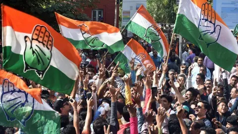 Congress High Command Focus to Strengthen Party in Andhra pradesh - Sakshi