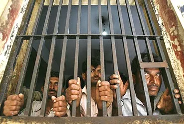 Pakistan hands India list of 471 Indian prisoners in Pakistani jails - Sakshi
