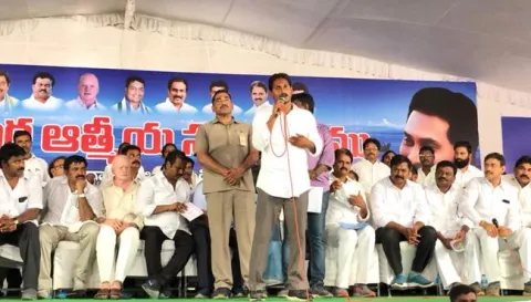 10 Lakhs for Dead Fishermen Families, Says YS Jagan Mohan Reddy   - Sakshi