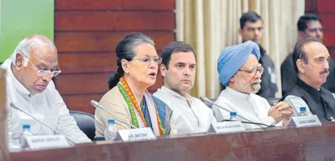 Rahul chairs his maiden CWC meet, attacks Modi Govt - Sakshi