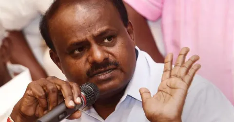 Kumaraswamy Restricts Media Entry Inside Vidhana Souda - Sakshi