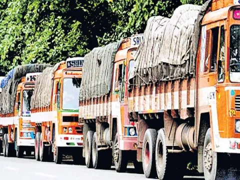 Lorry strike reaches 5th day  - Sakshi