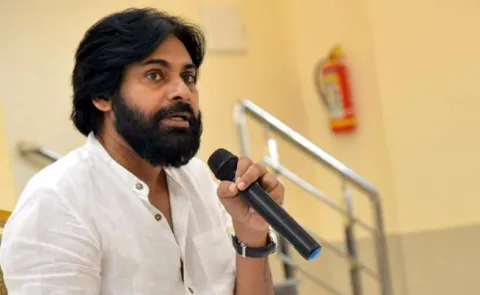Pawan Kalyan Sensational Comments on Balakrishna - Sakshi