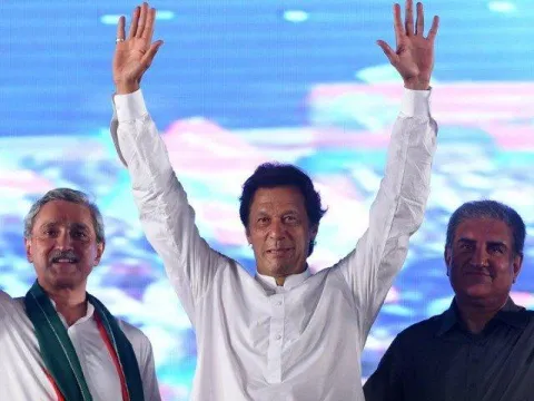 Pakistan Elections 2018 : Pti Chief Imran Khan Set To Become A New PM - Sakshi
