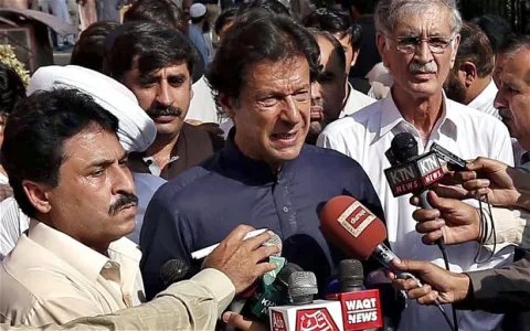 Pakistan election-Imran Khan on course to become prime minister - Sakshi