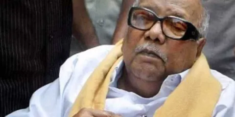 Doctors monitoring DMK chief Karunanidhi's health - Sakshi