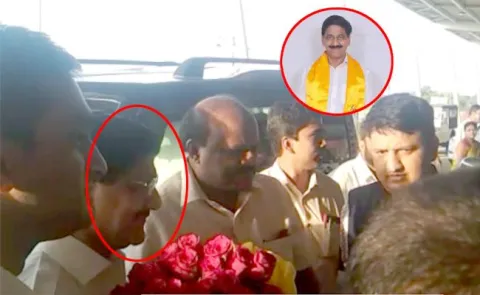 TDP MLA Bollineni Rama Rao Serious On Sub Collector At Renigunta Airport - Sakshi