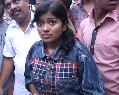 Kerala woman Hanan Hamid who sells fish hounded by trolls - Sakshi