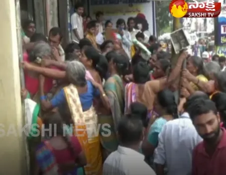 Ashadam sale 10 rs saree is fake - Sakshi