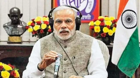 PM Modi Lauds Young Achievers For Creating New India - Sakshi
