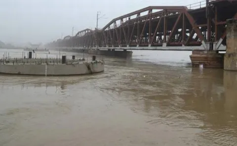 Heavy Floods Attack In Delhi From Yamuna River - Sakshi