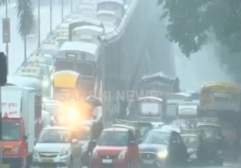 Heavy rains lash Mumbai - Sakshi