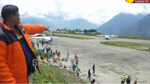 Over 250 pilgrims from Karnataka stranded in Nepal  - Sakshi
