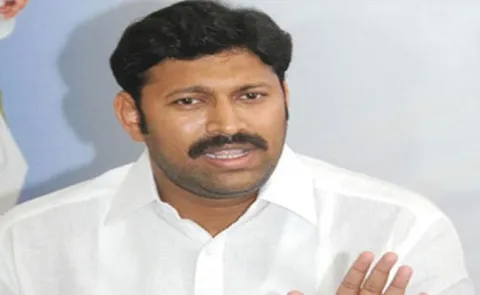 YS Avinash Reddy Protest Against Agriculture Insurance Dues - Sakshi