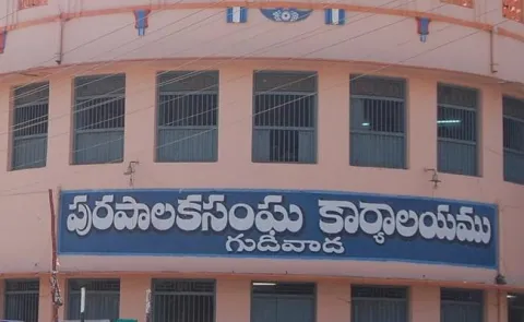 TDP Leaders Conspiracy Against counselor in Gudivada - Sakshi