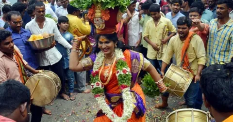 Religious fervour, gaiety mark Bonalu festivities - Sakshi
