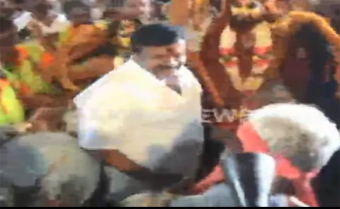 Minister talasani Srinivas Yadav Dance in Bonalu - Sakshi
