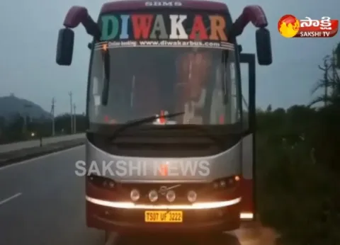 Diwakar Travels bus seized due to coins bags - Sakshi
