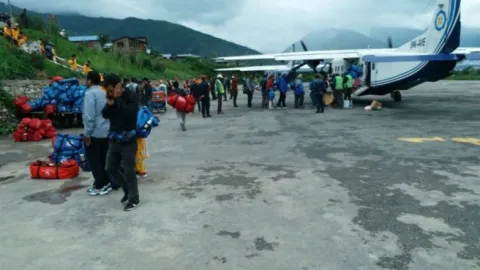 kailash mansarovar yatra,rescue operation underway for stranded pilgrims - Sakshi