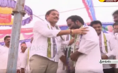 500 tpd activities joined in ysrcp - Sakshi