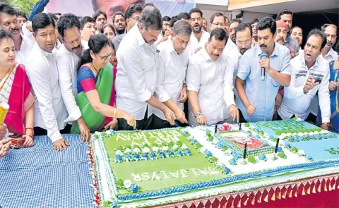 YSR Birth Anniversary Celebrations At YSRCP Central Office - Sakshi