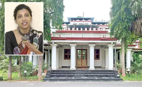 Warangal Collector Amrapali kata says she afraid of Ghosts Video Goes Viral - Sakshi
