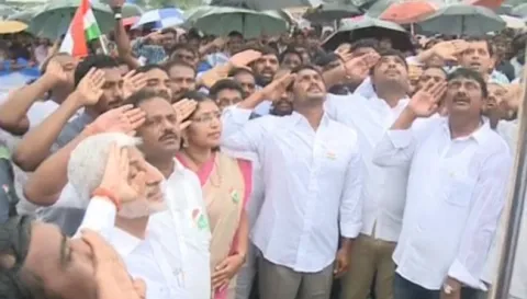 YS Jagan Participates in National Flag Hoisting ceremony on  Independence day - Sakshi