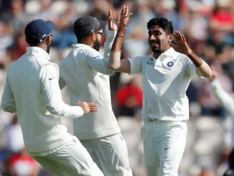 India vs England, 4th Test: Indian pacers dismiss England for 246 on day 1  - Sakshi
